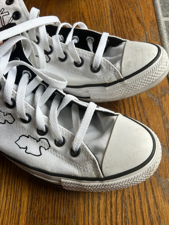 Converse White High-Top Sneakers with Snoopy & Woodstock Art - Picture 7 of 7